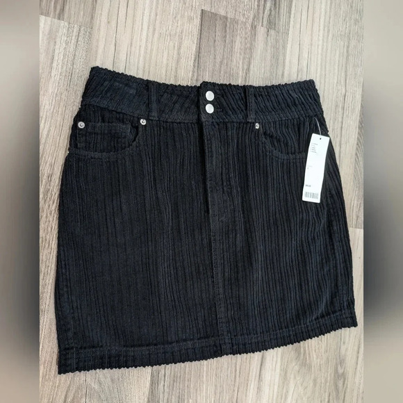 NWT BDG Urban Outfitters New York Minute Black Corduroy Mini Skirt - Picture 1 of 7